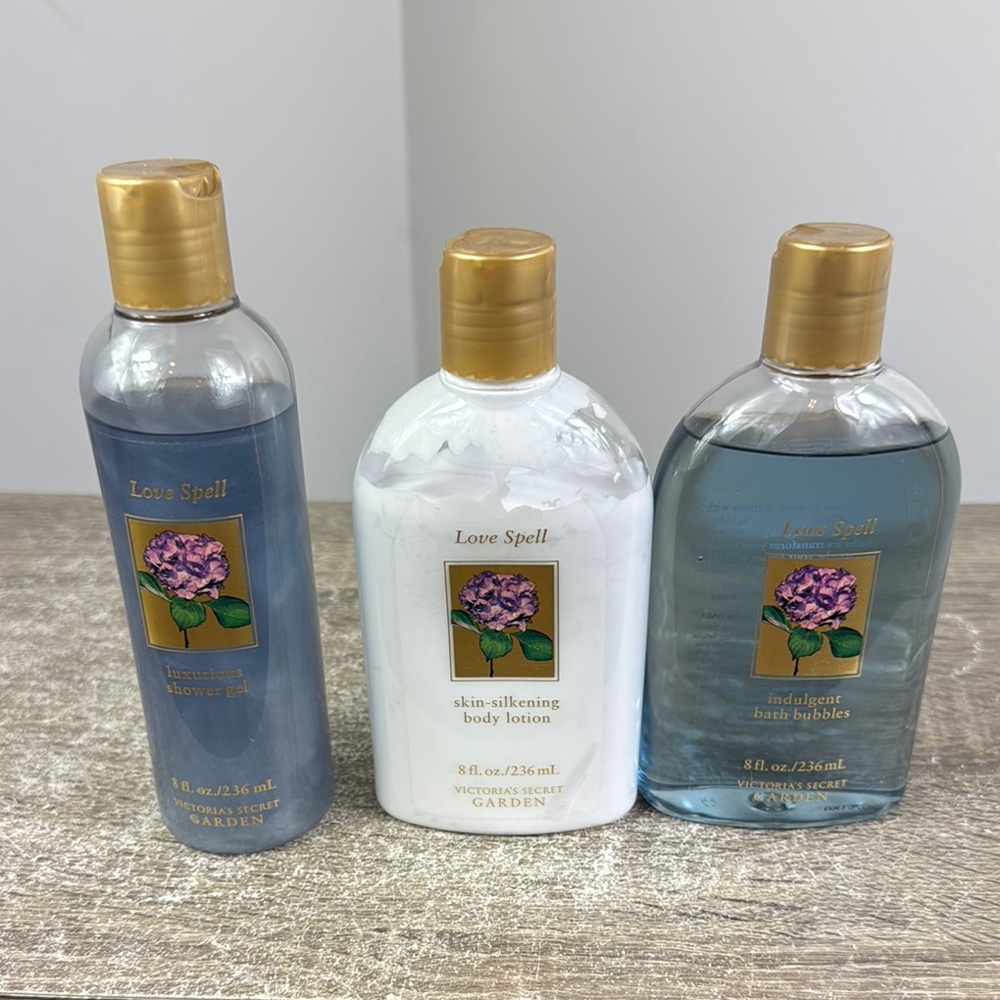 Love Spell Body Care Set body lotion shower gel bath bubbles Victoria secret